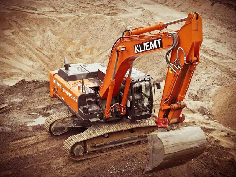 Position of piston in hydraulic excavators