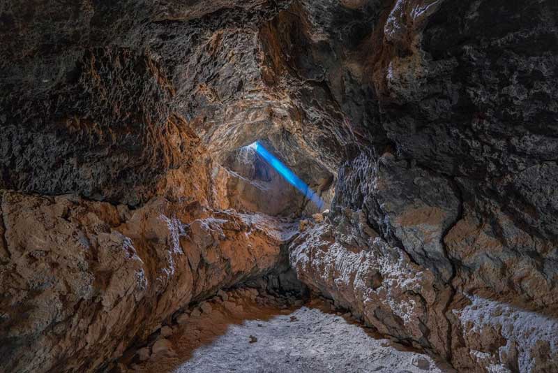 Detection of airflow and pressure in mines